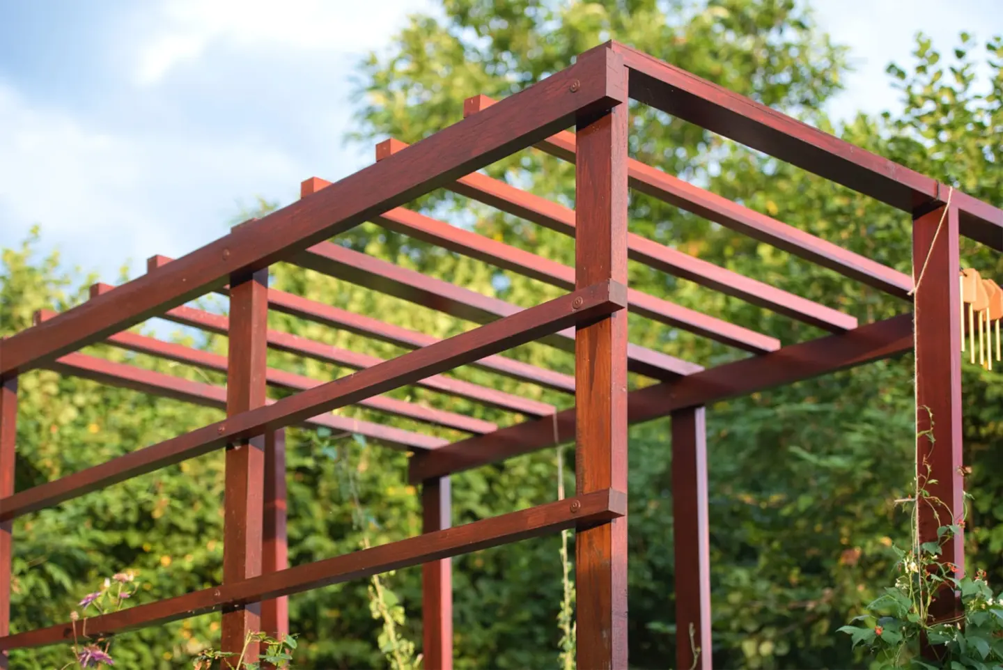close-up-view-of-the-wooden-backyard-pergola-in-southern-maryland