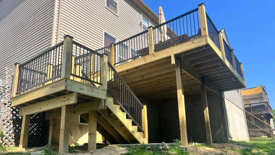 elevated-deck-wooden-framing-and-black-railing-with-outdoor-living-dining-set-area-in-southern-maryland