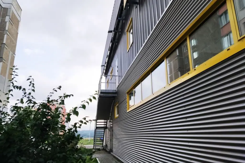 reliable-siding-installation-on-the-residential-building-with-cloudy-sky-on-the-background-in-huntingtown-maryland